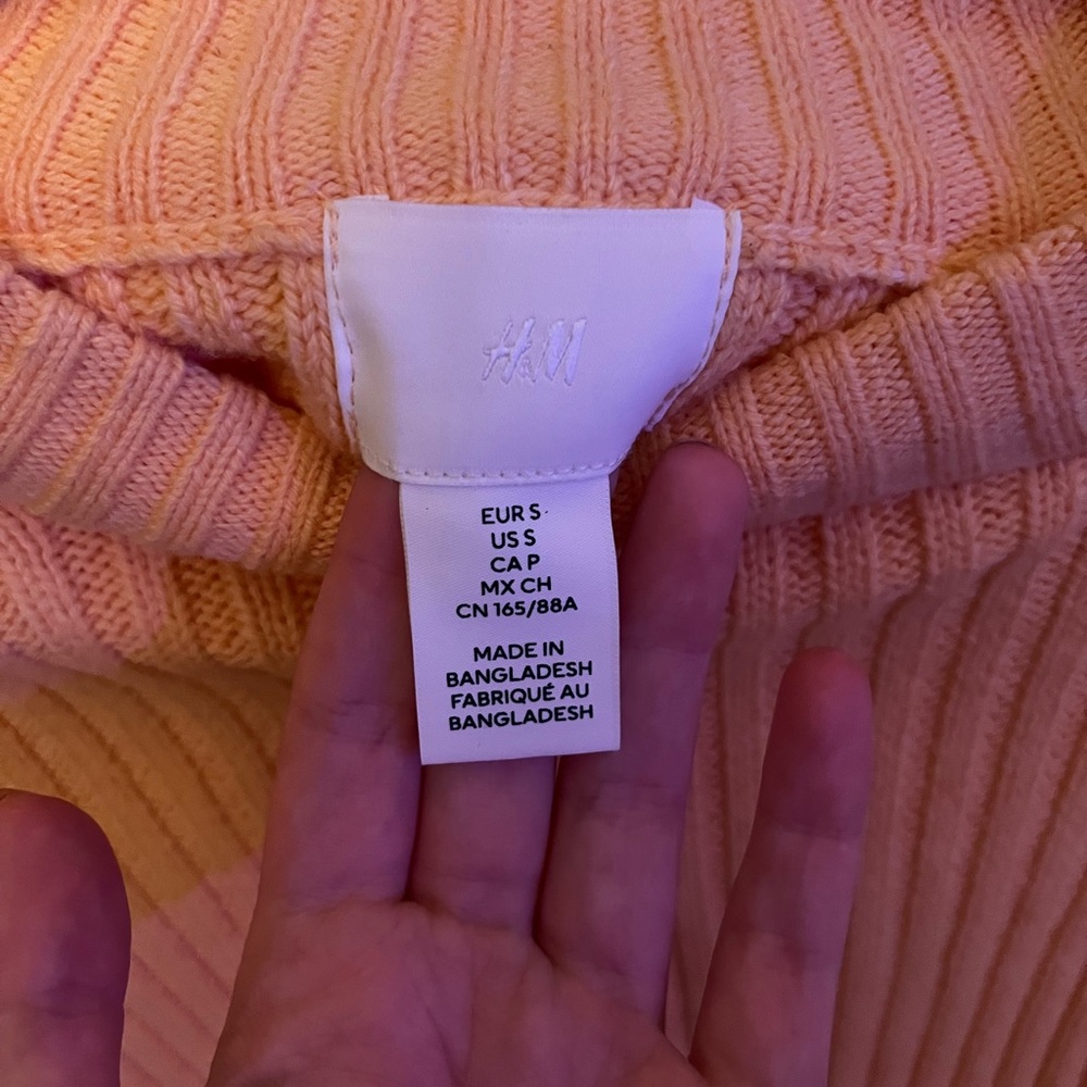 H&M Sweater - Picture 2 of 2